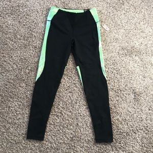 Victoria’s Secret sport tights